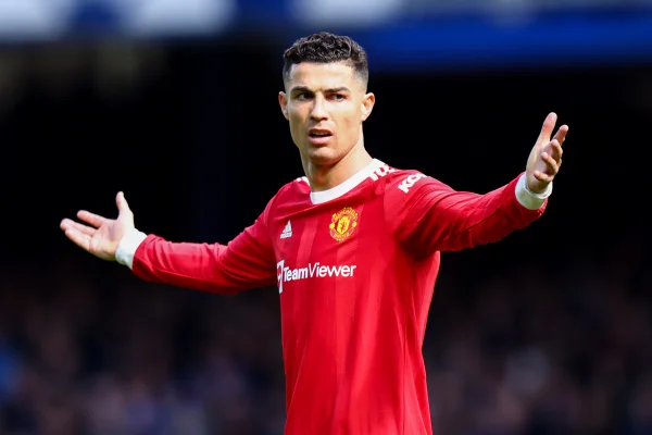 “Almoçando sozinho”: situação de CR7 é insustentável no United