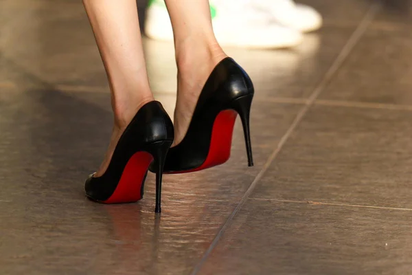 sapatos loubutin - metrópoles
