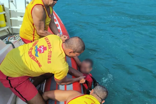 homem furta carne afogamento mar litoral