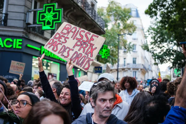 Trump diz que França deve fechar fronteiras e volta a culpar imigrantes - destaque galeria Trump diz que França deve fechar fronteiras e volta a culpar imigrantes - destaque galeria
