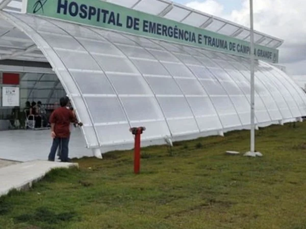 Foto colorida do Hospital de Emergência e Trauma de Campina Grande - Metrópoles