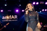 Anitta faz show relâmpago e pede desculpas na parada gay de São Paulo - imagem 5 Anitta faz show relâmpago e pede desculpas na parada gay de São Paulo - imagem 5