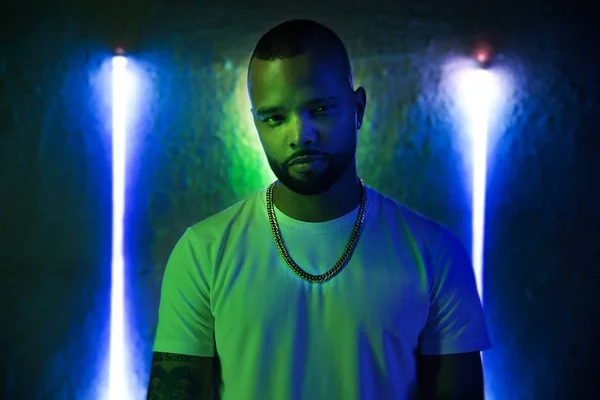 MC Zaac lança Linha de Frente, primeiro álbum da carreira