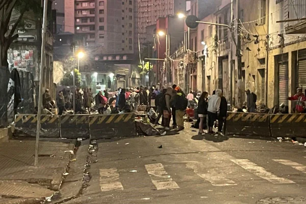foto colorida do fluxo da Cracolândia entre a Rua dos Gusmões X dos Protestantes - Metrópoles