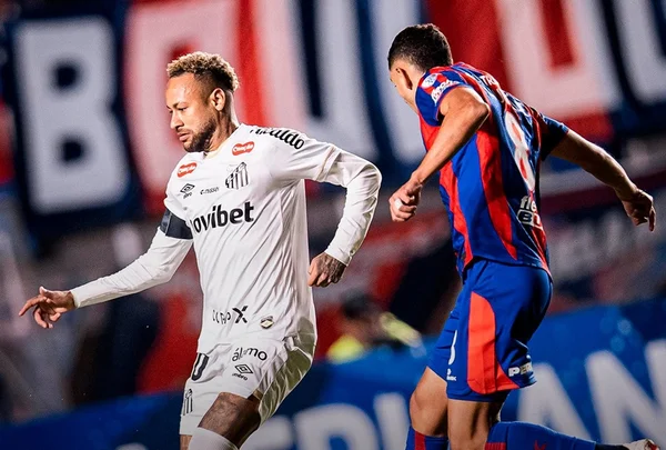 Imagem colorida da partida entre San Lorenzo x Santos, pela Sul-Americana
