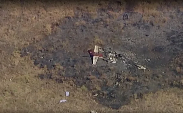 Avião pega fogo e deixa seis mortos na Califórnia