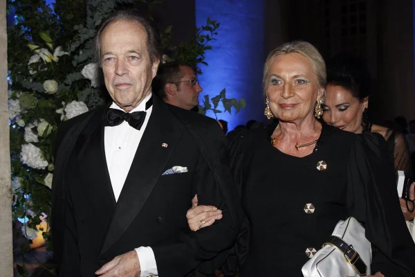 Henri e a princesa Micaela d'Orléans, condessa de Paris, com roupas de gala - Metrópoles