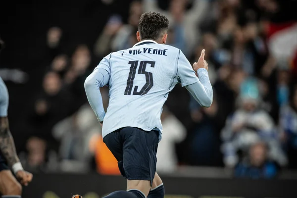 Valverde marca no fim e Uruguai empata amistoso com a Inglaterra