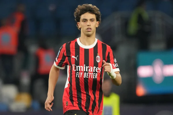 Foto colorida de João Félix, do Milan - Metrópoles