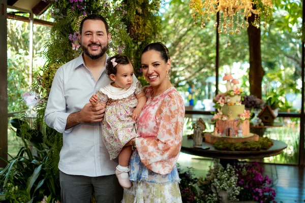 Paulo e Rebeca Burjack comemoram o primeiro aniversário de Antonela