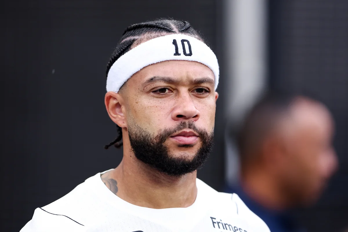 Memphis Depay é um dos atletas pendurados do Corinthians. Memphis Depay é um dos atletas pendurados do Corinthians.