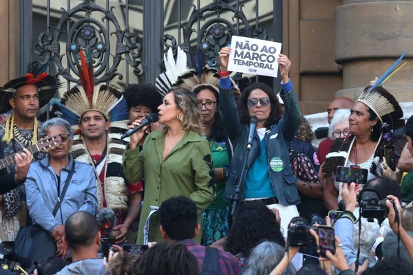 Protesto contra Marco Temporal reúne indígenas e artistas em SP