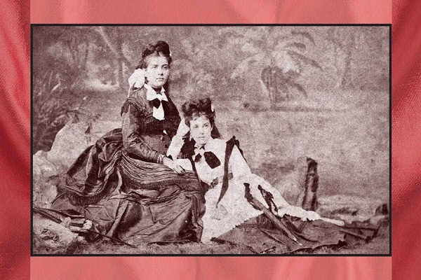 Foto em preto e branco, da capa do livro O espírito das roupas: a moda no século dezenove
