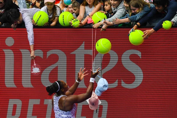 Serena, Barty, Osaka e Wozniacki vencem em estreia na Austrália
