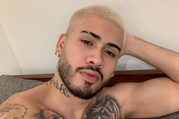 Kevinho surge só de cueca na web e fãs disparam: “O negócio é grande”