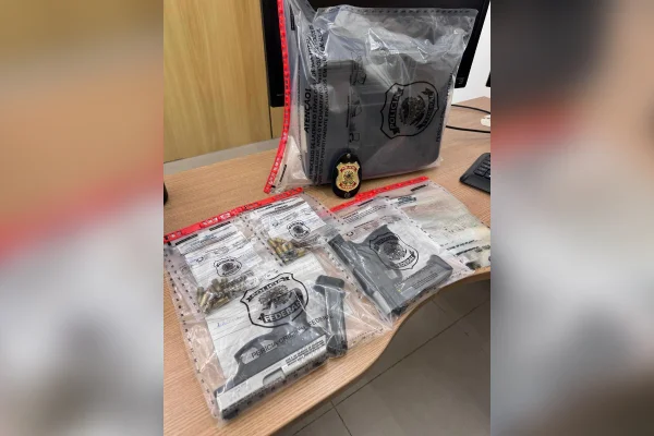 PF prende suspeito e apreende armas, munições e contrabando