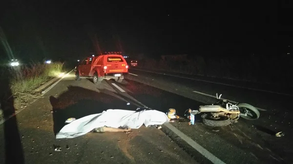 Casal em motocicleta morre em acidente de trânsito na BR-020
