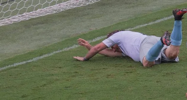 Bolsonaro jogando futebol