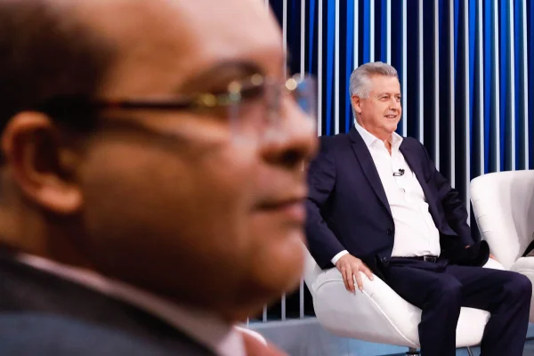 Com 97% das urnas apuradas, Ibaneis e Rollemberg lideram a disputa