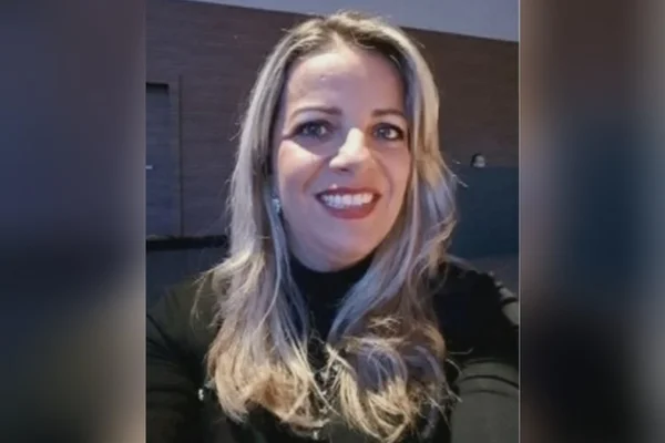 Mulher morre após passar mal em procedimento para remover papada