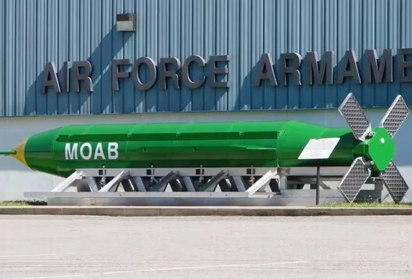 EUA: Trump cogita atacar Irã com “mãe de todas as bombas”, diz emissora