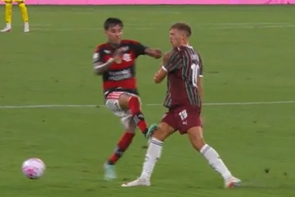 Pulgar é denunciado no STJD por lance em Castillo, do Fluminense