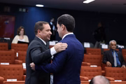 Mauro Cid cumprimenta Anderson Torres