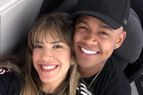 Léo Santana e Lorena Improta reatam namoro pela terceira vez