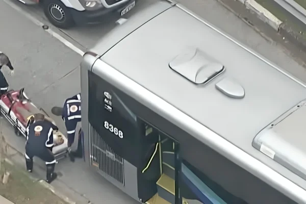 Acidente com trólebus e carro deixa 7 feridos em Santo André