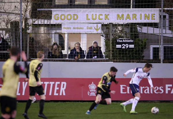 Copa da Inglaterra: brasileiros brilham e Tottenham bate time da 8ª divisão