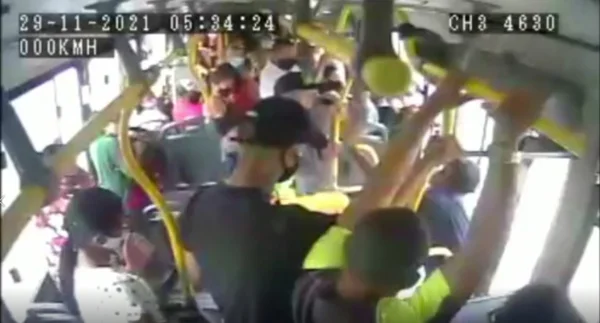 Gari é assassinado em ônibus durante briga por uso de máscara