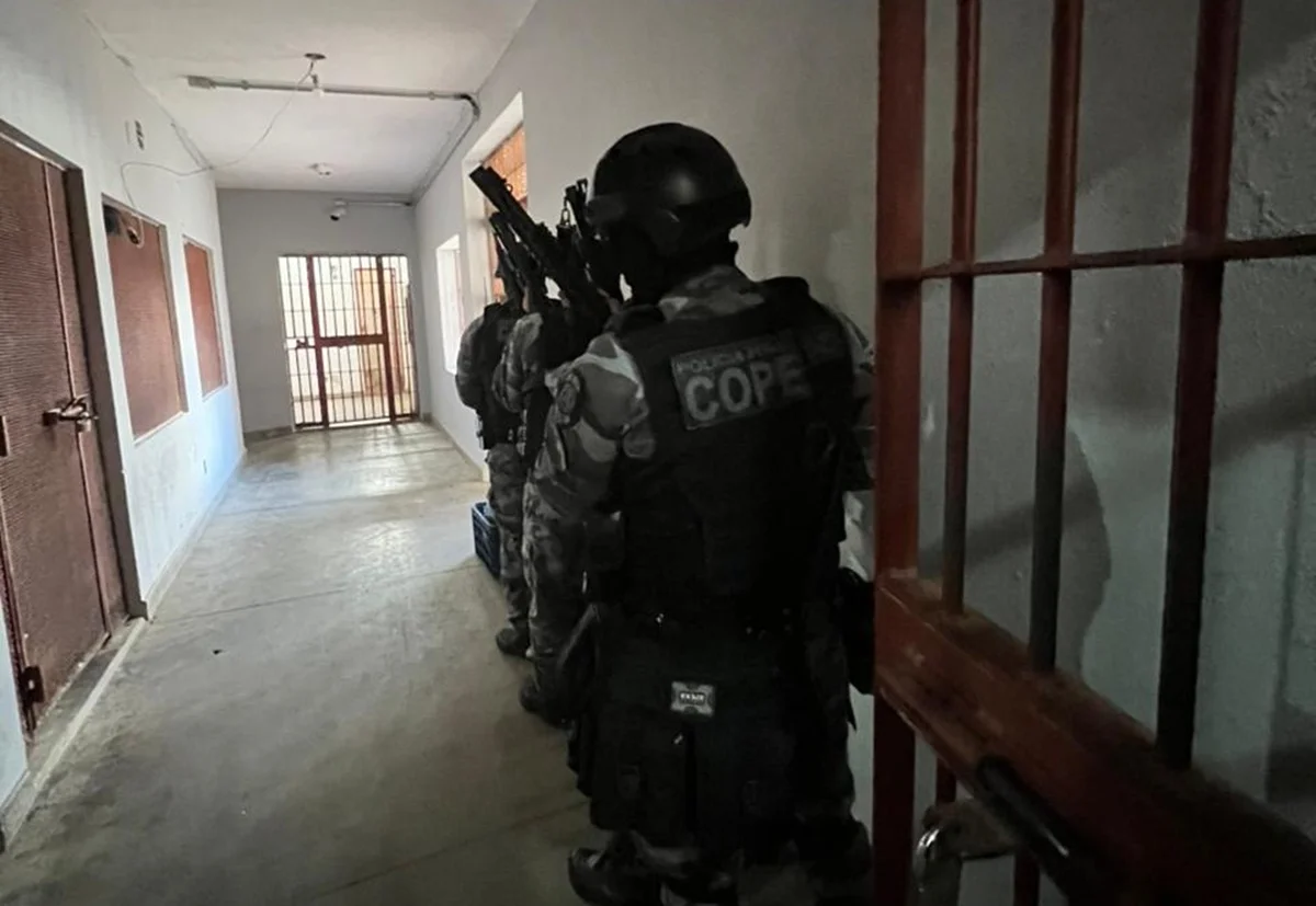 Entre os detidos está um suspeito apontado como integrante de uma organização criminosa com atuação em diversos estados do país. Entre os detidos está um suspeito apontado como integrante de uma organização criminosa com atuação em diversos estados do país.