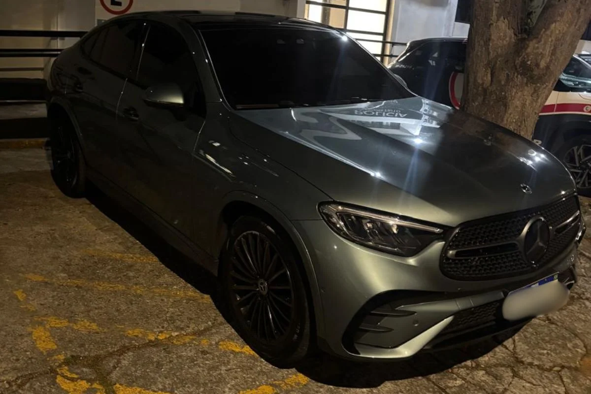 Mercedes-Benz GLC 300 de Deolane apreendida pela PM Mercedes-Benz GLC 300 de Deolane apreendida pela PM