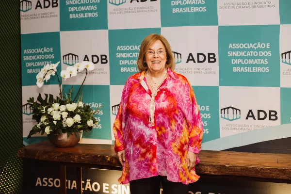 ADB recebe convidados em coquetel em homenagem ao Dia do Diplomata