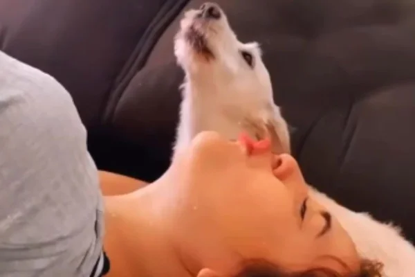 Dani Russo posa com sua cachorrinha - Metrópoles