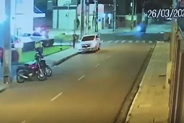 Vídeo: câmera registra acidente que matou motoqueiro em João Pessoa