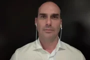 Eduardo Bolsonaro está nos Estados Unidos e se diz perseguido político do STF Eduardo Bolsonaro está nos Estados Unidos e se diz perseguido político do STF