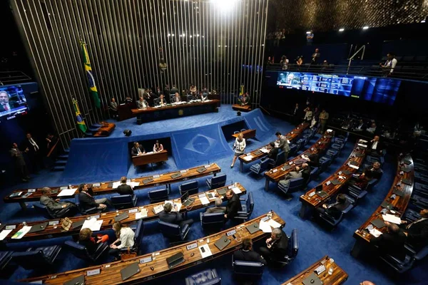 Comissão aprova texto base da PEC que diminui gastos públicos