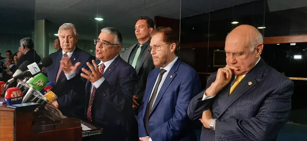 Impeachment barroso no senado coletiva / Metrópoles