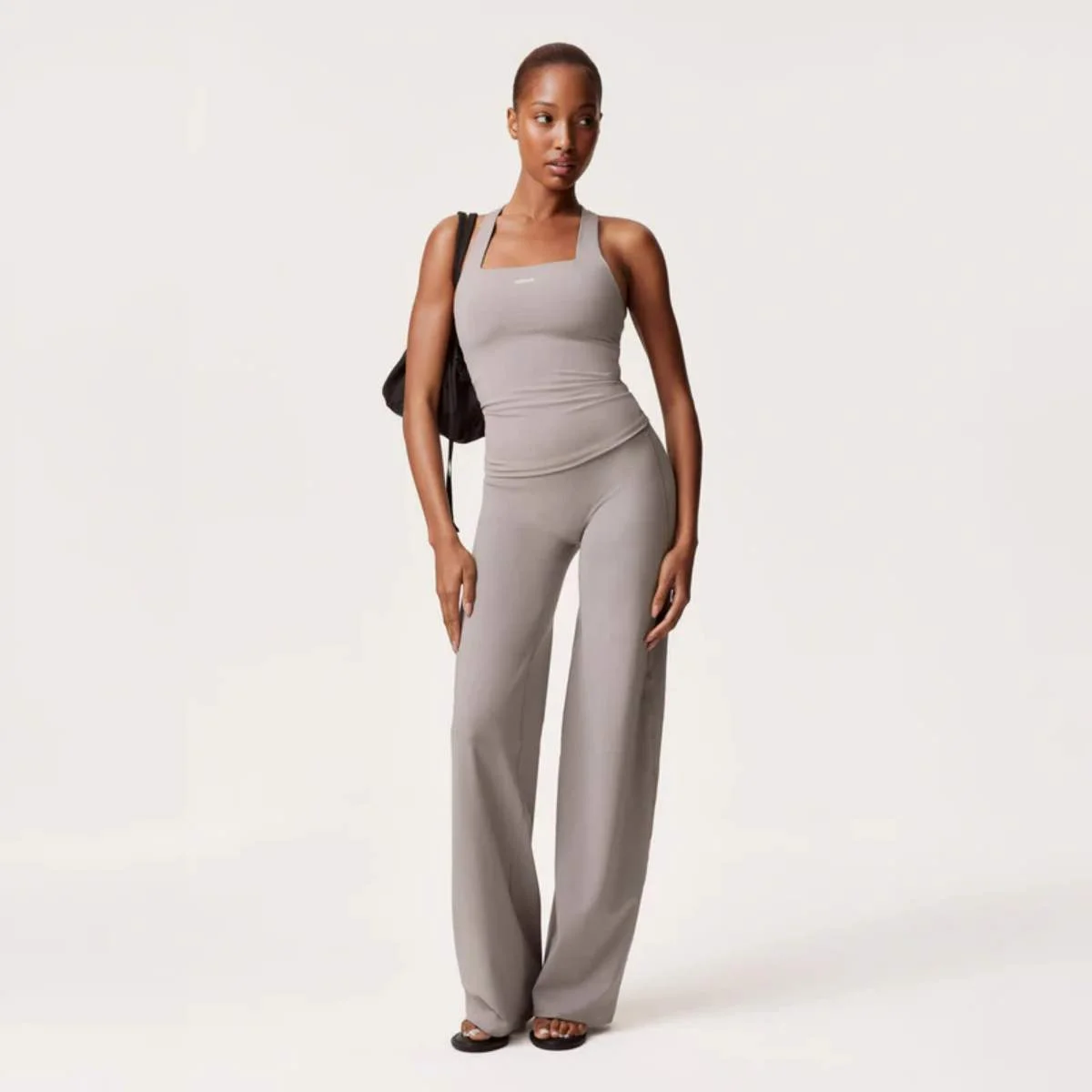 As peças transitam entre activewear e lifestyle As peças transitam entre activewear e lifestyle