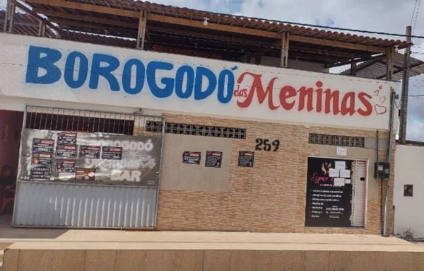 fachada de um bar com a frase Borogodó das Meninas