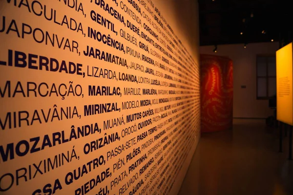 Exposição Fala Falar Falares, no Museu da Língua Portuguesa - Metrópoles