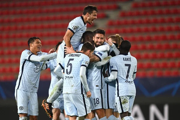 Chelsea e Sevilla vencem fora e são primeiros a avançar na Champions League