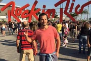Jeff Machado posa nos bastidores do Rock In Rio