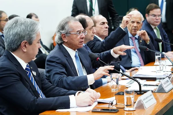 Com aval de Maia, CPI do BNDES rejeita convocação de Guedes