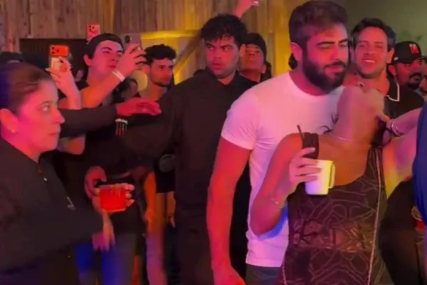 Henrique, dupla de Juliano, puxa o cabelo da esposa e é detonado - Metrópoles