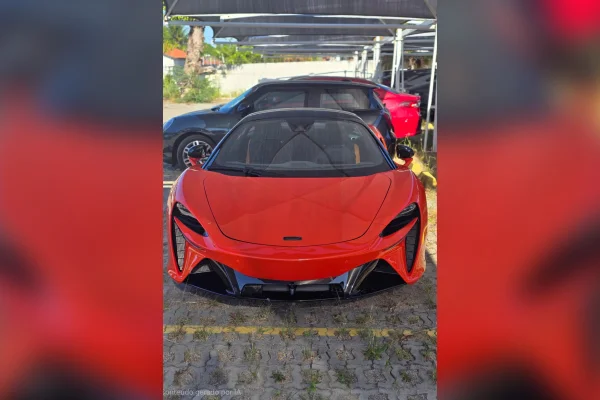 Veja os carrões de luxo apreendidos pela PF em ação contra desvios na Saúde - destaque galeria Veja os carrões de luxo apreendidos pela PF em ação contra desvios na Saúde - destaque galeria