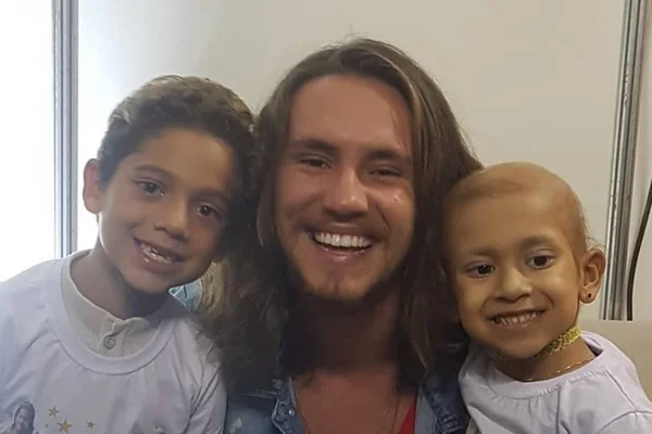 Vitor Kley lamenta morte de menina com câncer: “A maior estrela”