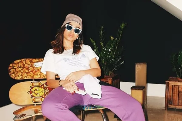 Anitta reclama de caroneiros em avião para final da Libertadores