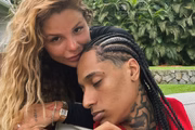 Oruam e a noiva, Fernanda Valença, posam juntos para as redes sociais Oruam e a noiva, Fernanda Valença, posam juntos para as redes sociais